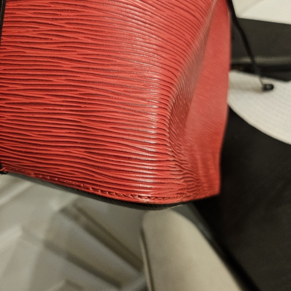 Louis Vuitton Epi Noe Red Bucket Bag - Picture 6 of 15